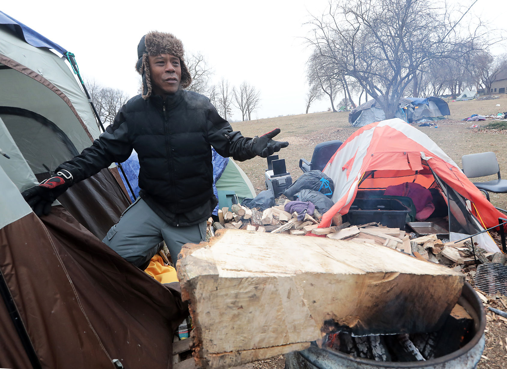 Reindahl homeless - man by fire